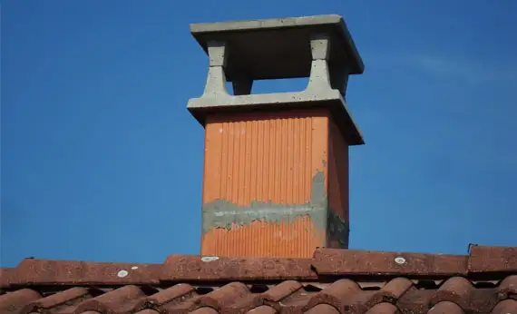 Un chapeau de cheminée en béton sur mesure